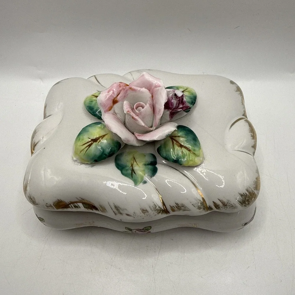 Vintage Porcelain Trinket Box – Pink Roses – Gold Trim – 1960s? 4.5
